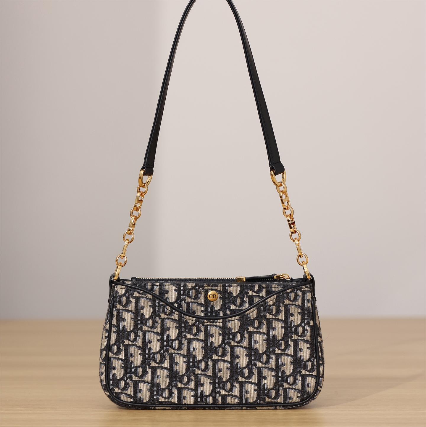 Dior-30Montaigne hobo avenue-21cm