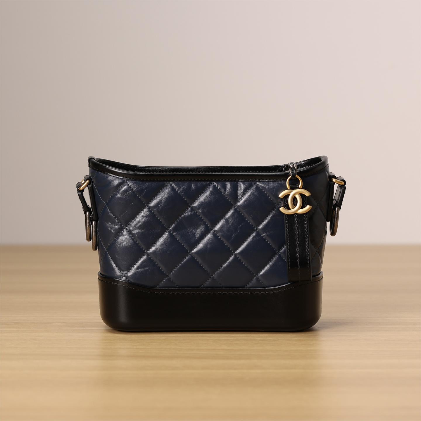 Chanel- Gabrielle hobo bag-20cm