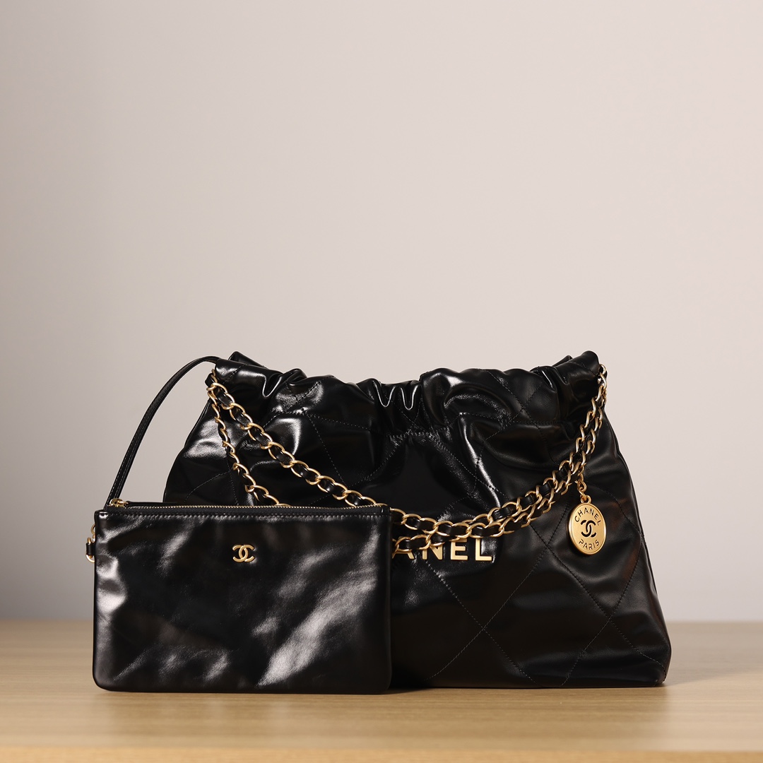 Chanel- 22 Bag-37cm