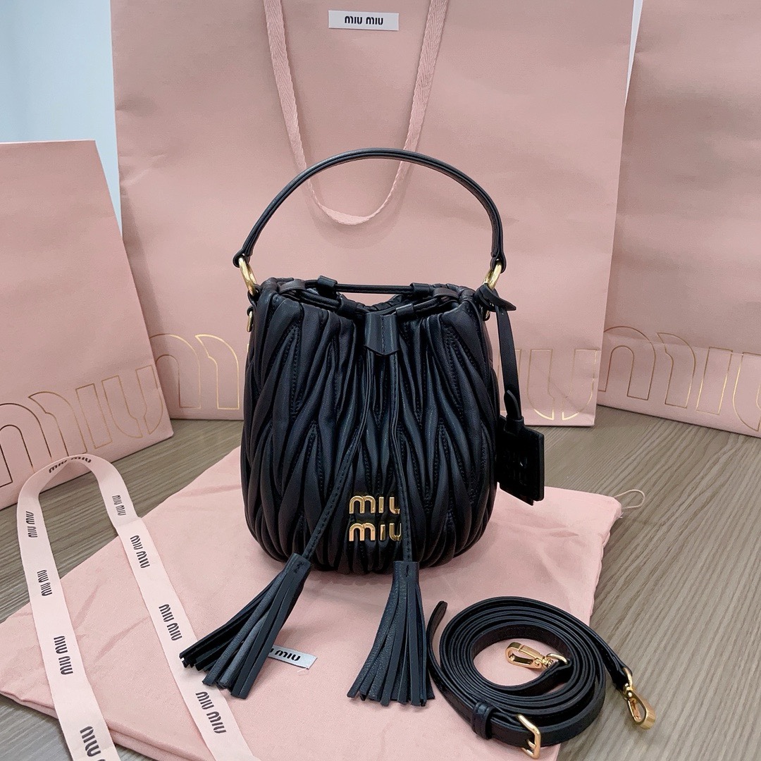 miumiu-matelasse-17cm