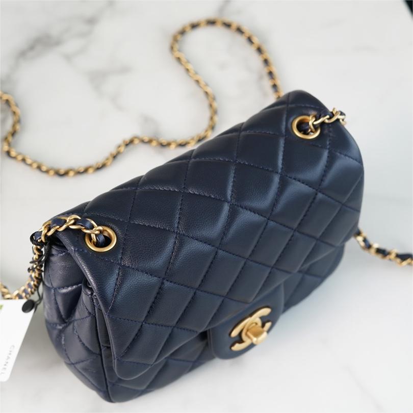 Chanel - Classic Flap -18cm