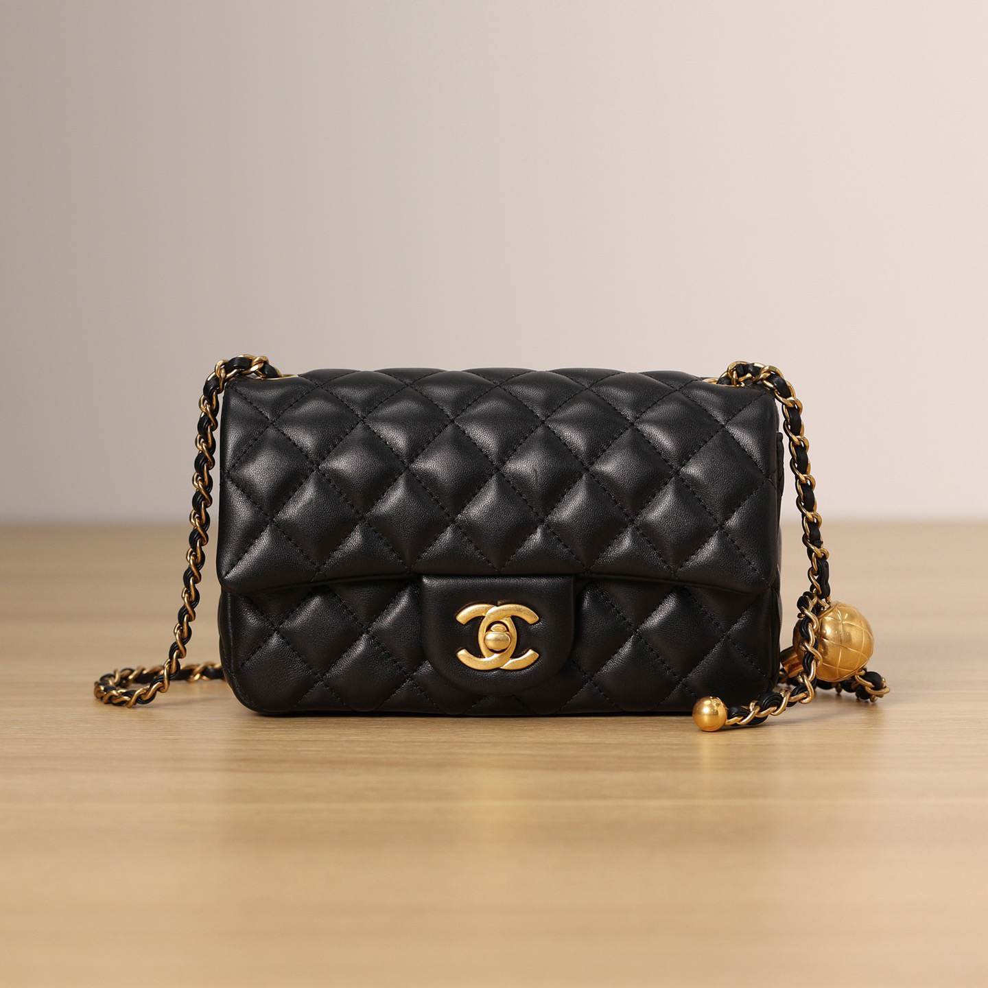 Chanel -Classic Flap -20cm