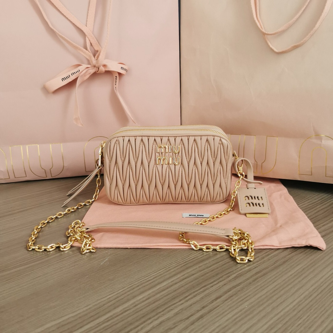 miumiu-matelasse-18cm