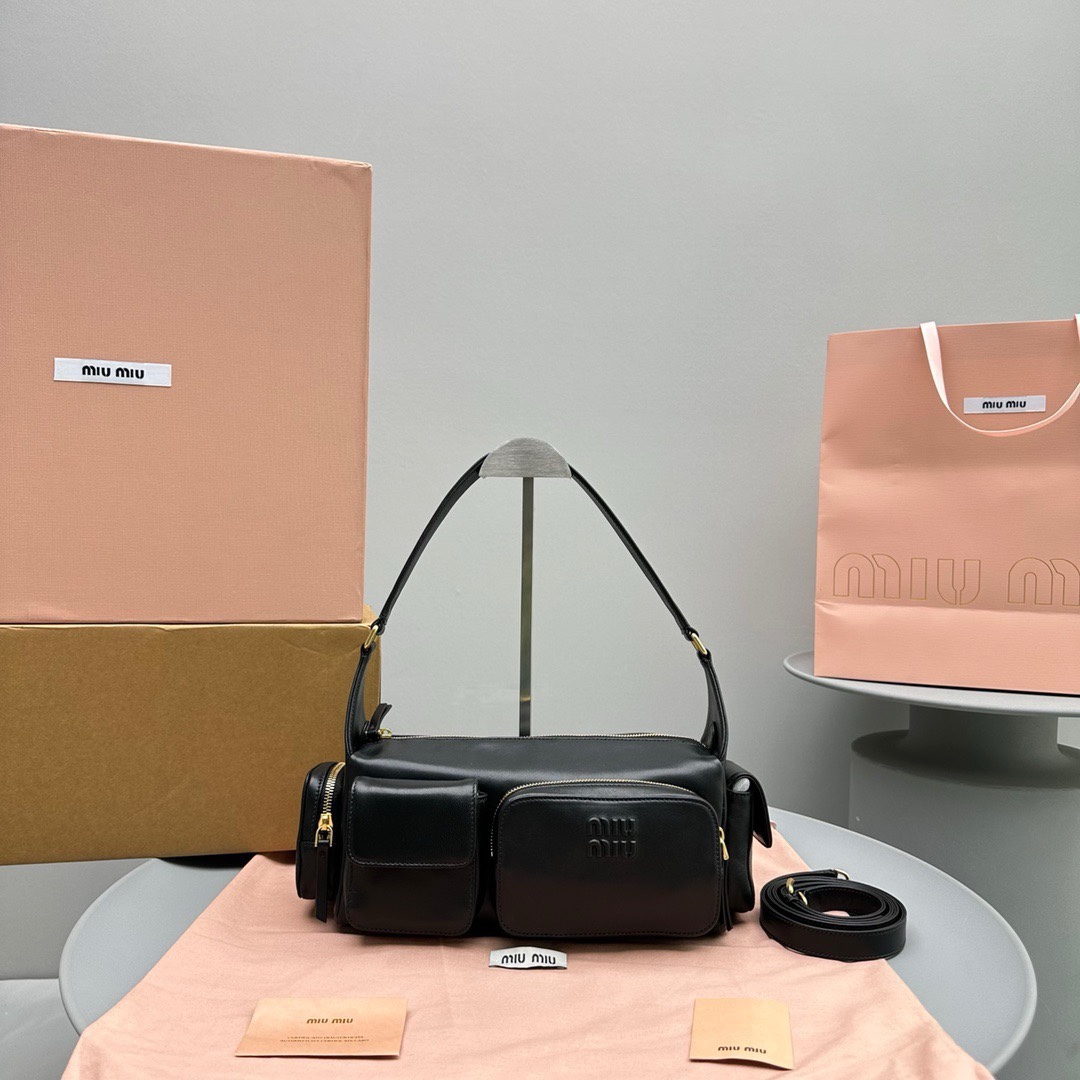 MiuMiu-pokect-31cm