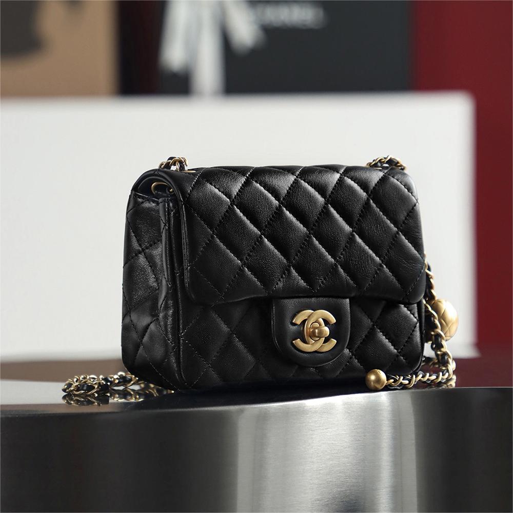 Chanel -Classic Flap -18cm
