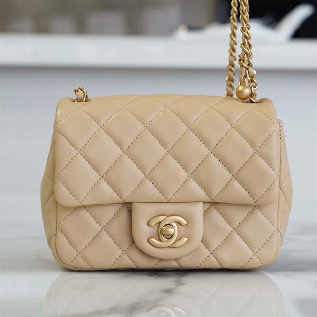 Chanel - Classic Flap -18cm