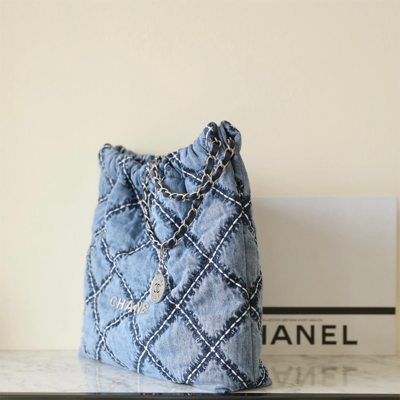 Chanel-𝟐𝟒P Denim-42cm