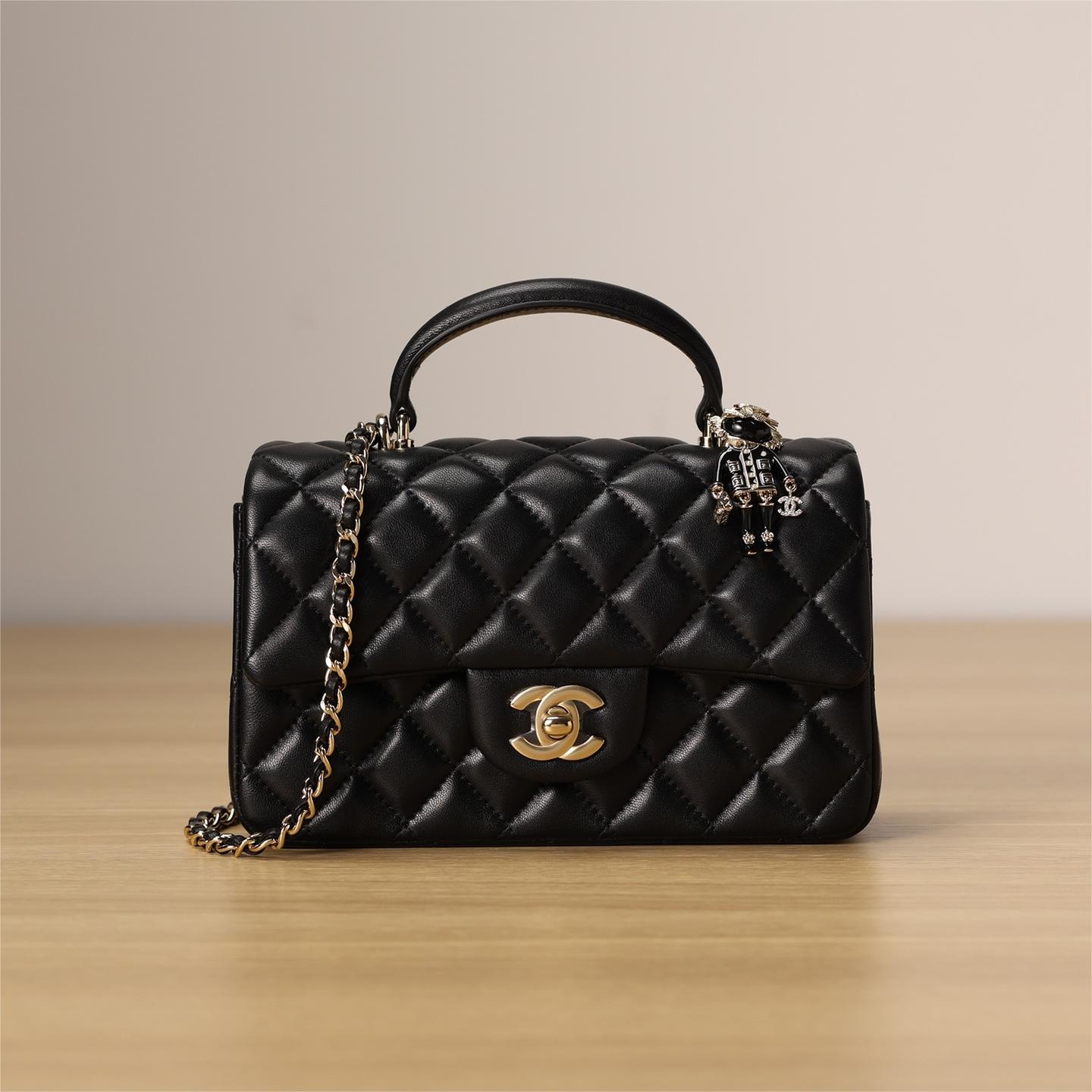Chanel -Classic Flap handle-20cm