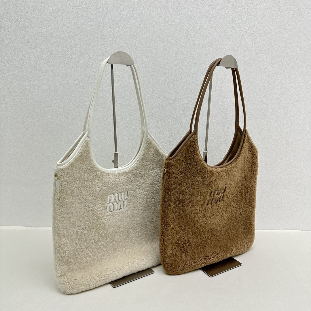 miumiu-tote-35cm