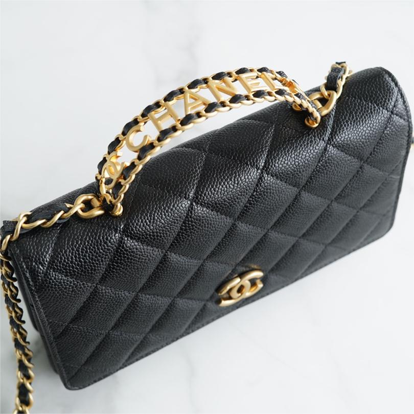 Chanel -22P Woc-19cm