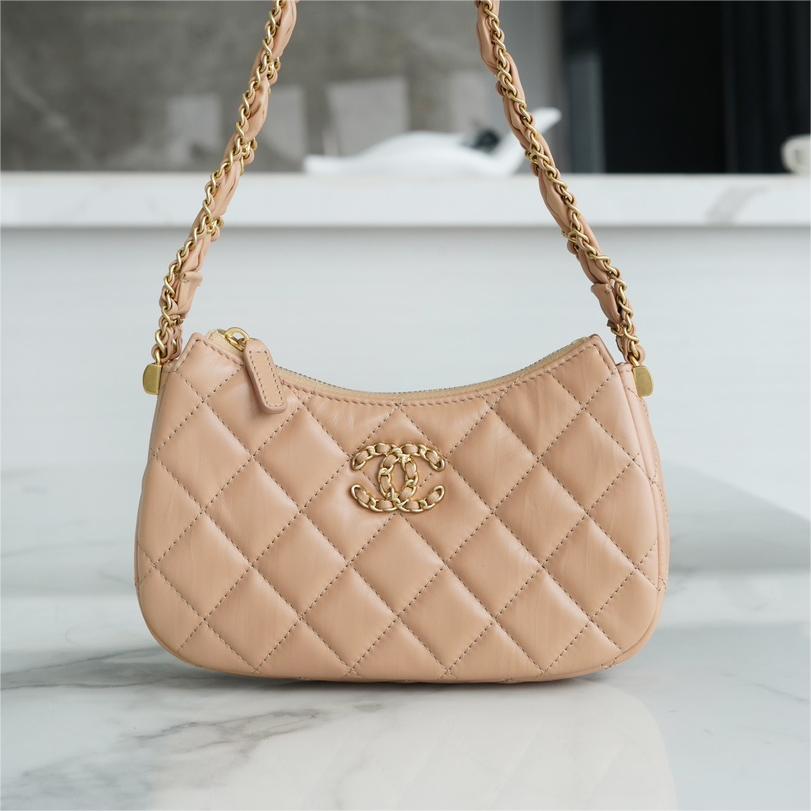 Chanel -23K 19 Hobo-20cm