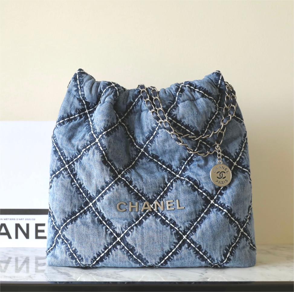 Chanel-𝟐𝟒P Denim-42cm