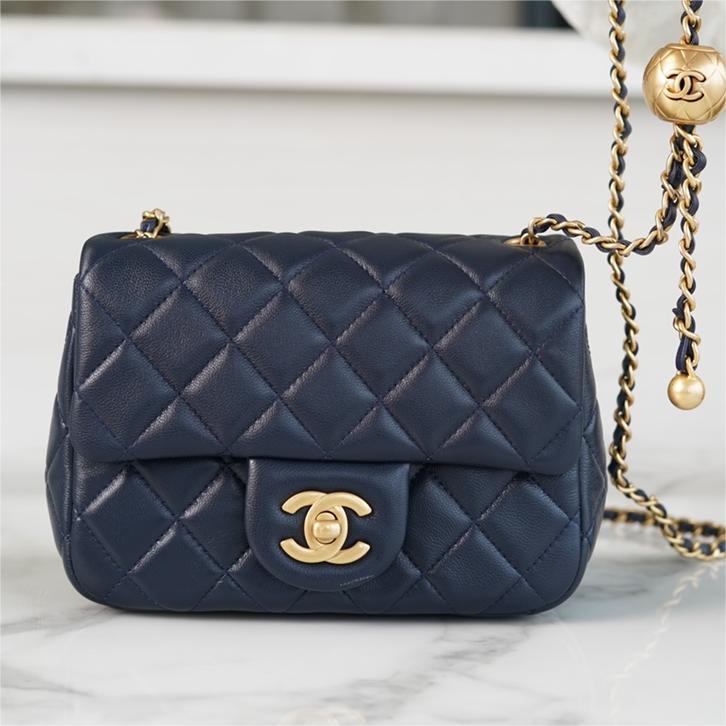 Chanel - Classic Flap -18cm