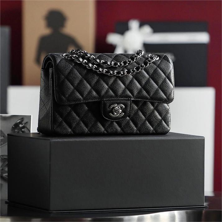 Chanel -Classic Flap -23cm