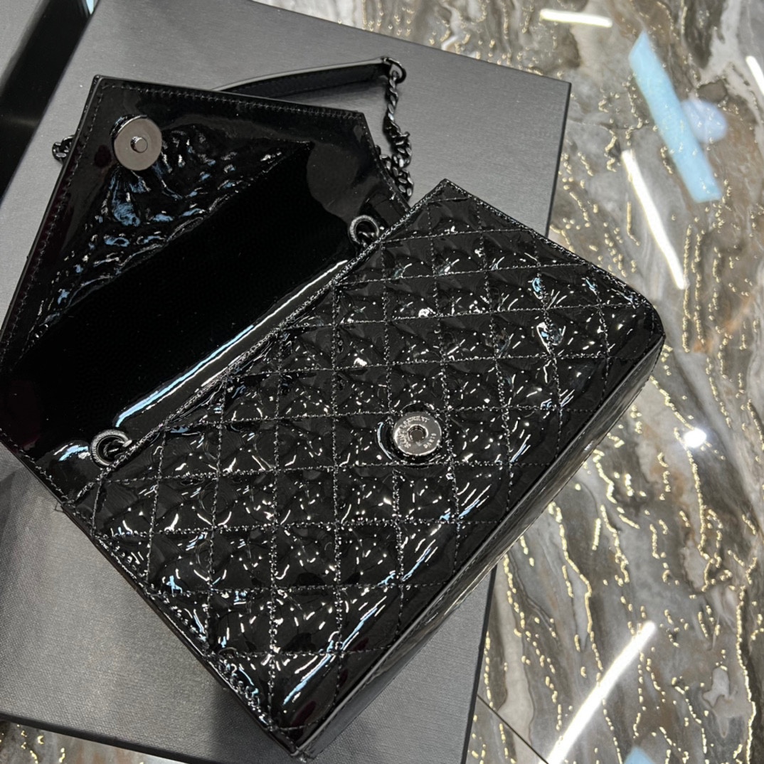 Ysl-Envelope-24cm