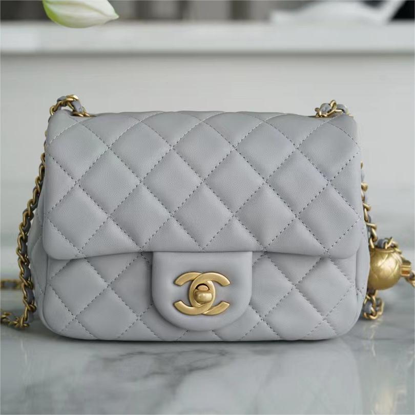 Chanel -Classic Flap -18cm
