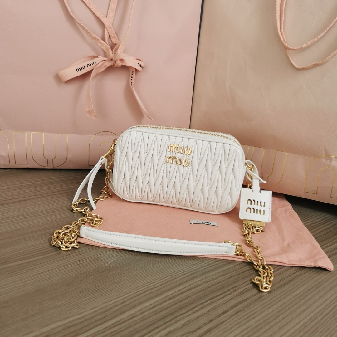 miumiu-matelasse-18cm