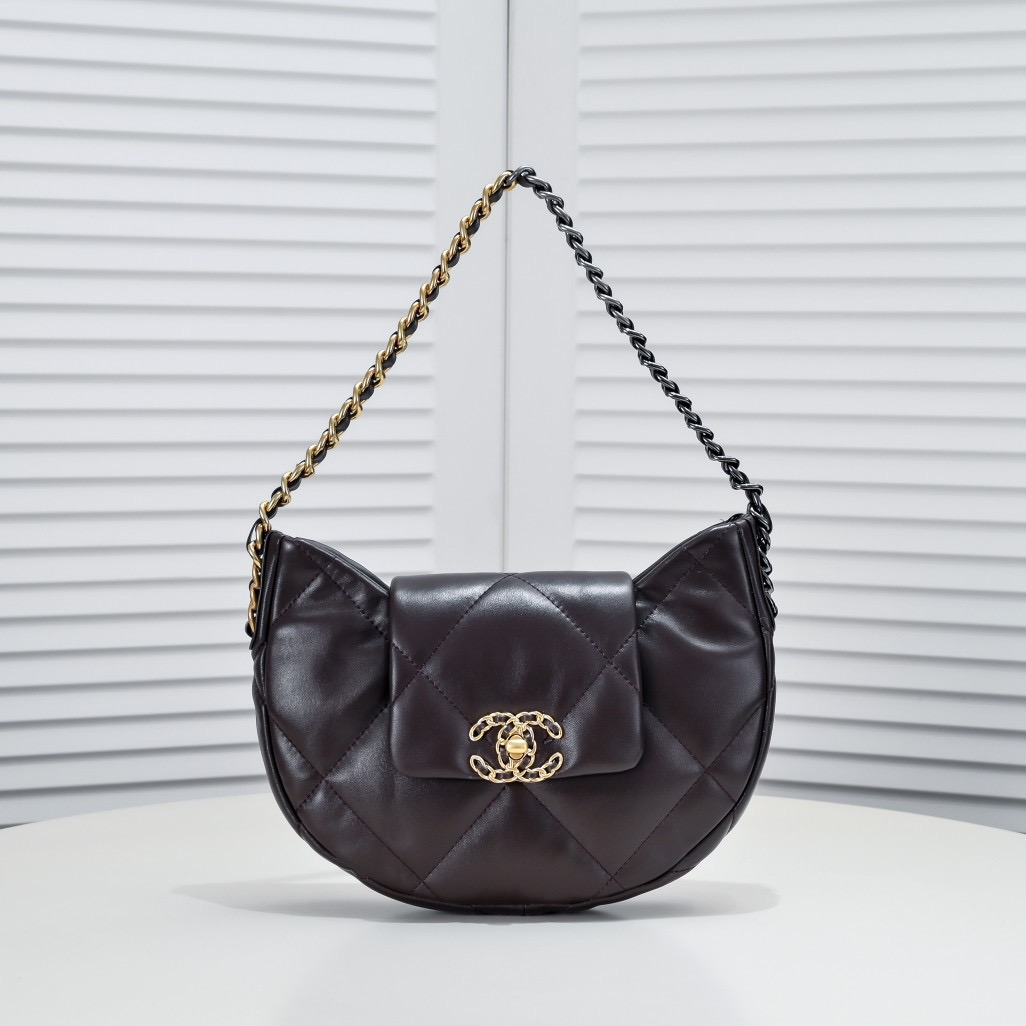 Chanel -24c 19bag hobo-30cm