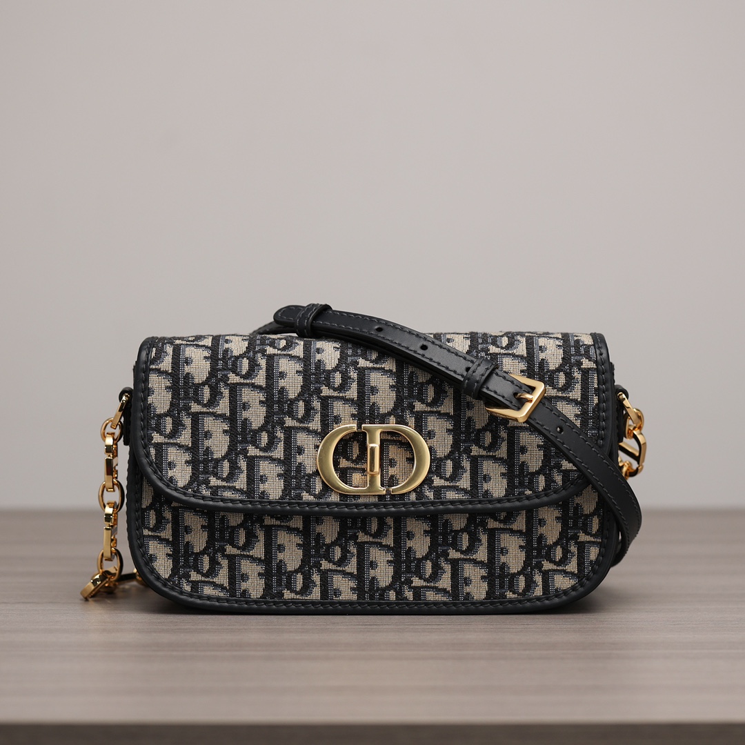 Dior-30Montaigne-22.5cm