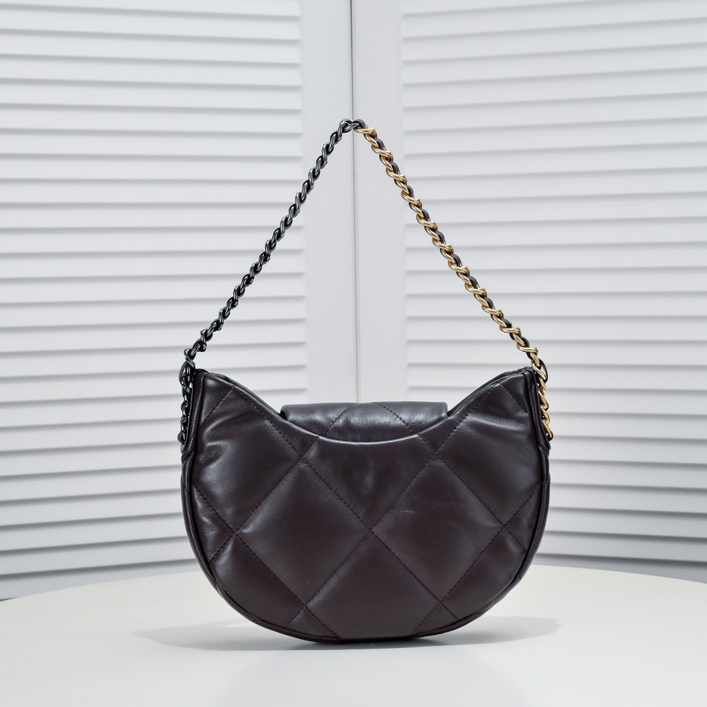 Chanel -24c 19bag hobo-30cm