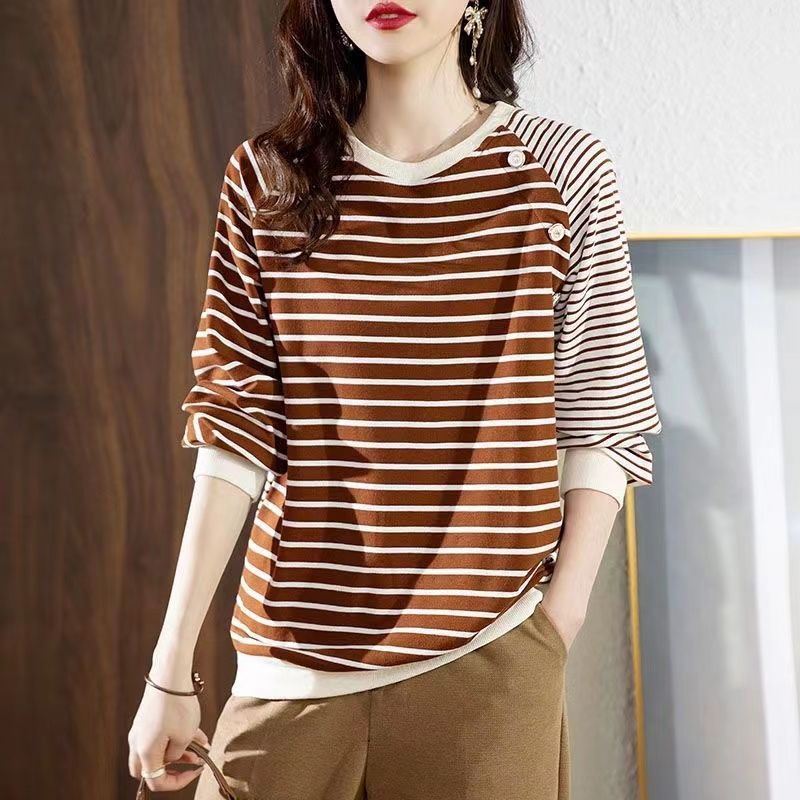 Atasan bergaris leher kru