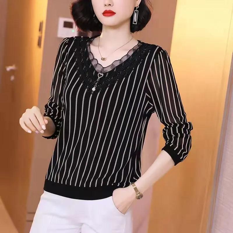 Atasan lengan panjang berjaring renda