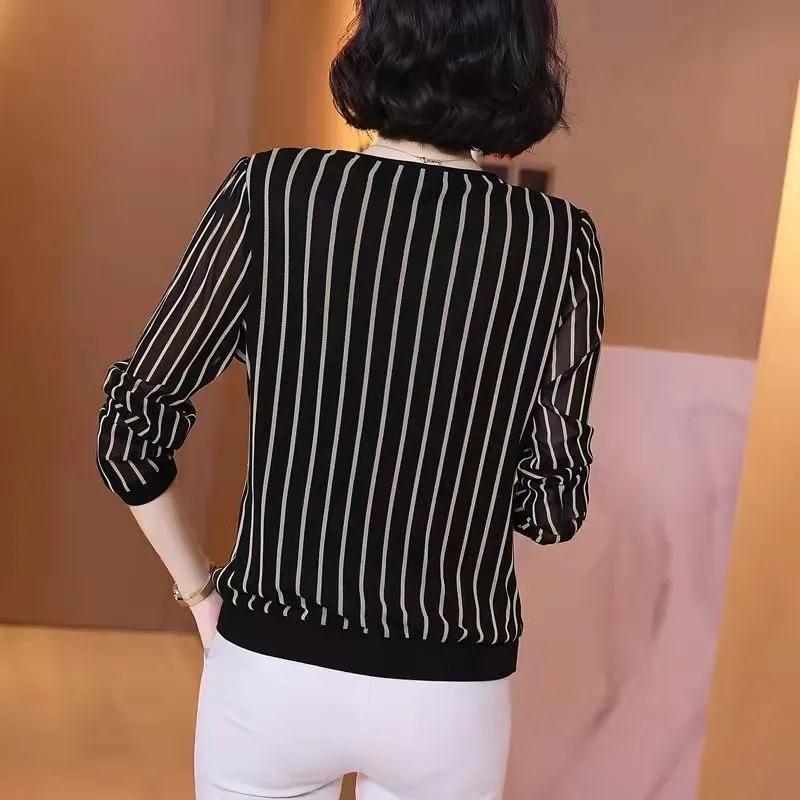 Atasan lengan panjang berjaring renda