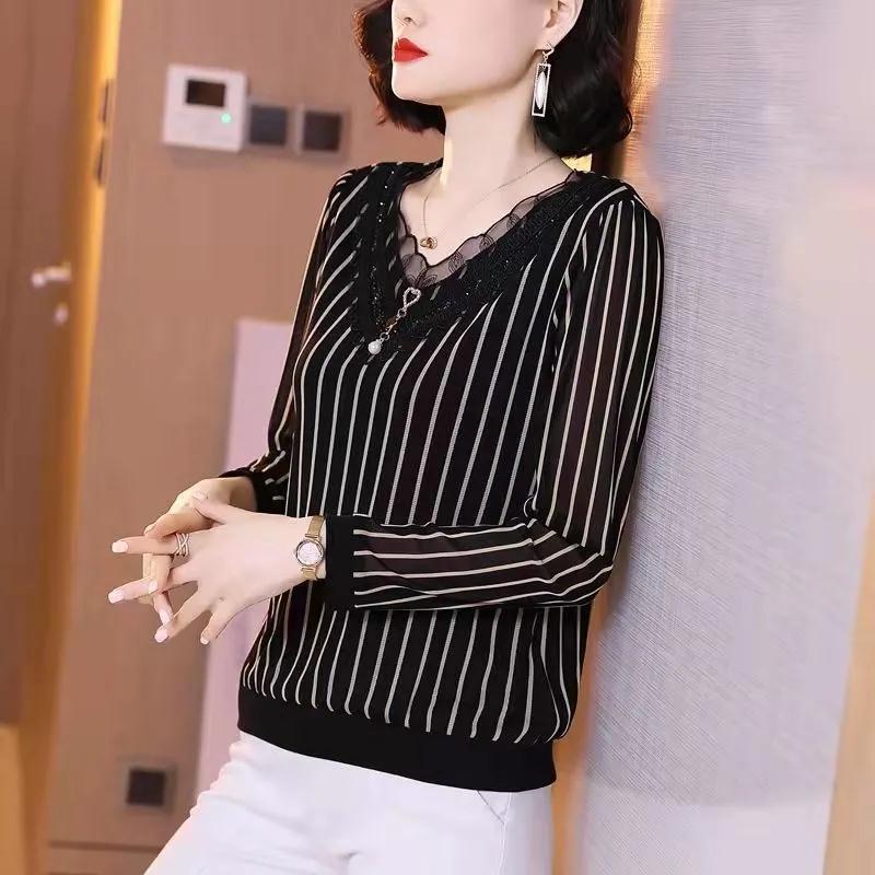 Atasan lengan panjang berjaring renda