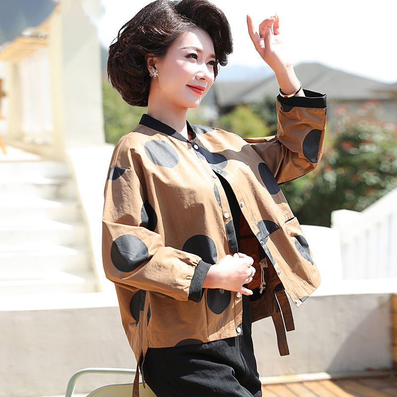 Gaya asing mantel, windbreaker, gaun wanita usia tengah