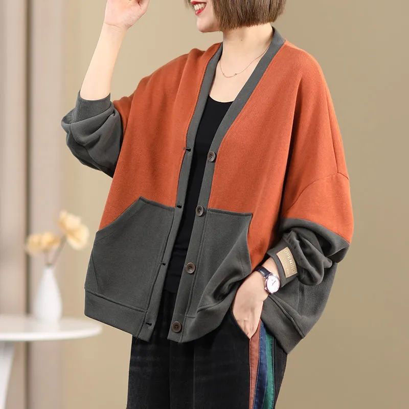 Mantel serasi dengan warna tipis yang cocok untuk semua busana kasual