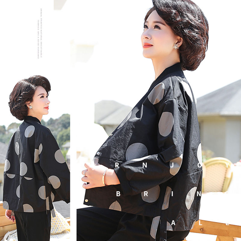 Gaya asing mantel, windbreaker, gaun wanita usia tengah