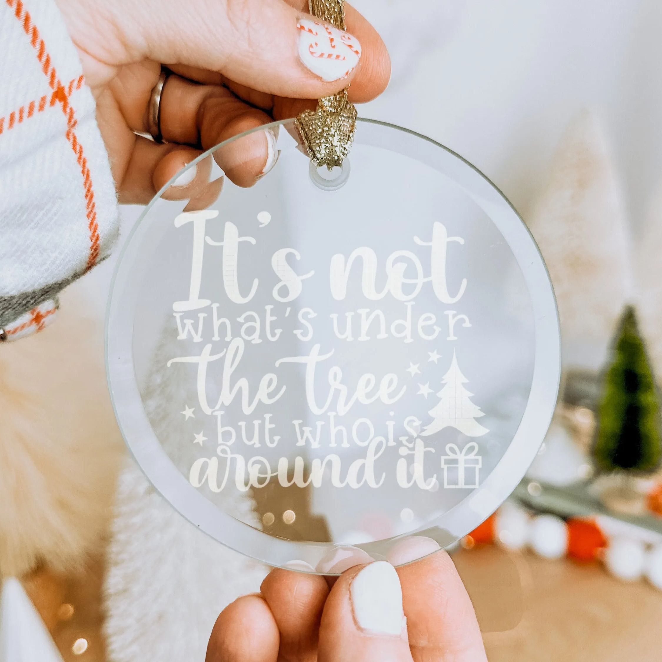 🎁 Hilarious Christmas Ornament - Perfect Holiday Gift for Special Occasions! 🎄