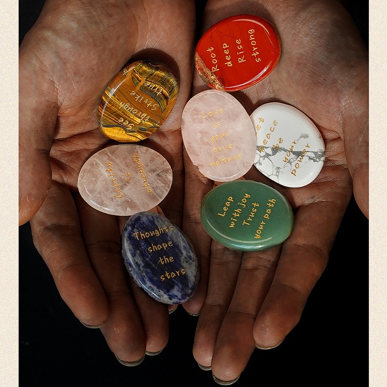 ✨ Natural Crystal Palm Meditation Stone - Perfect Gift for Holidays & Special Occasions 💎