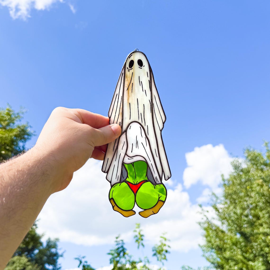 🎁 Funny Ghost Suncatcher - Perfect Gift for Halloween & Special Occasions 👻