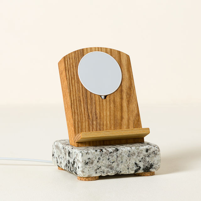 Sea Stone Wireless Charging Stand