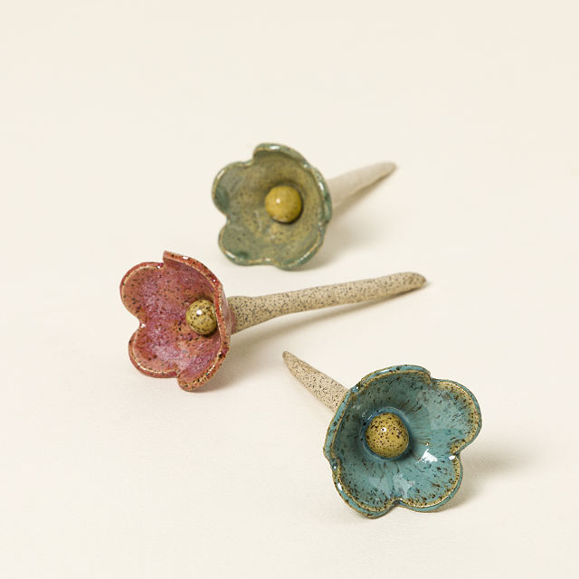 Bee Drinking Flower Stakes