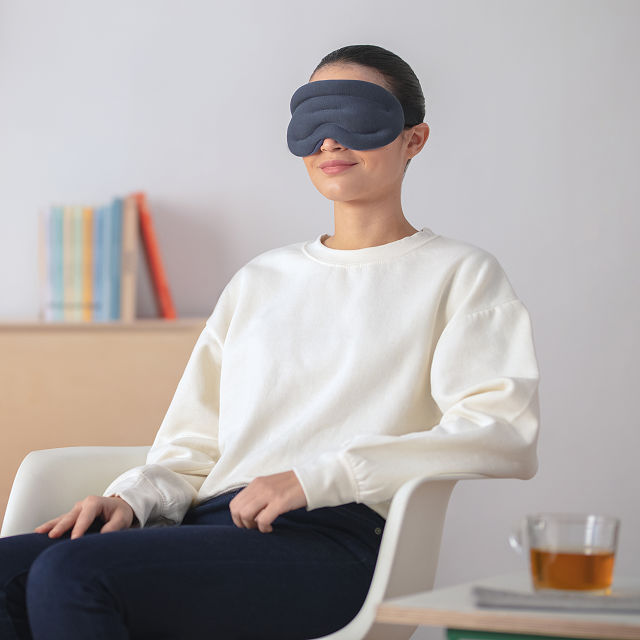 Weighted Blackout Heating and Cooling Eye Mask