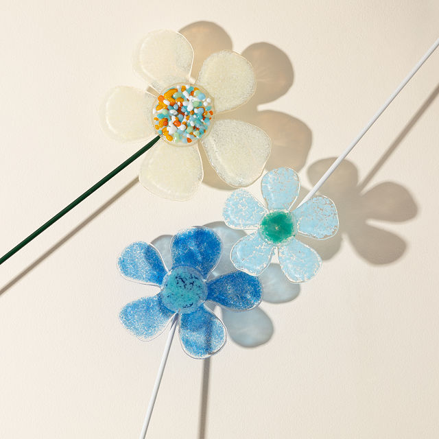 Handmade Glass Garden Stakes - Daisy
