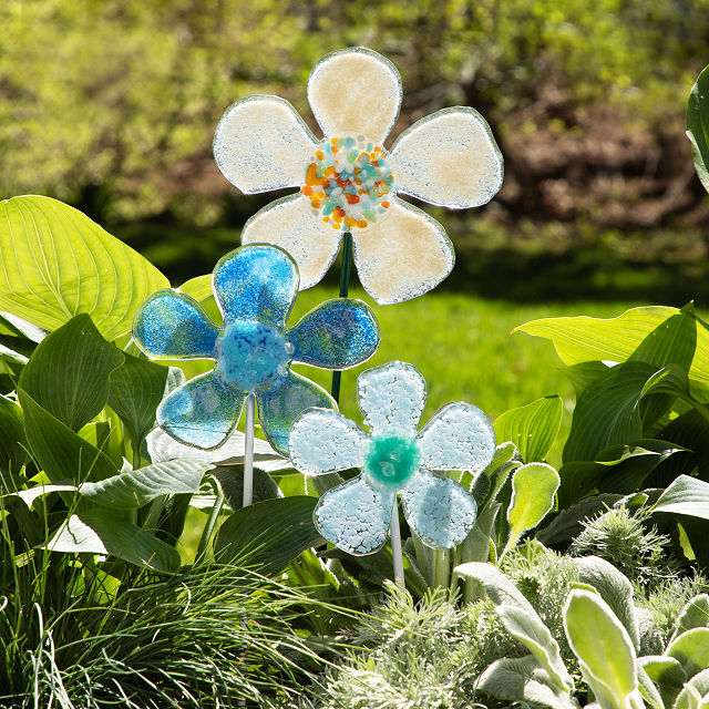 Handmade Glass Garden Stakes - Daisy