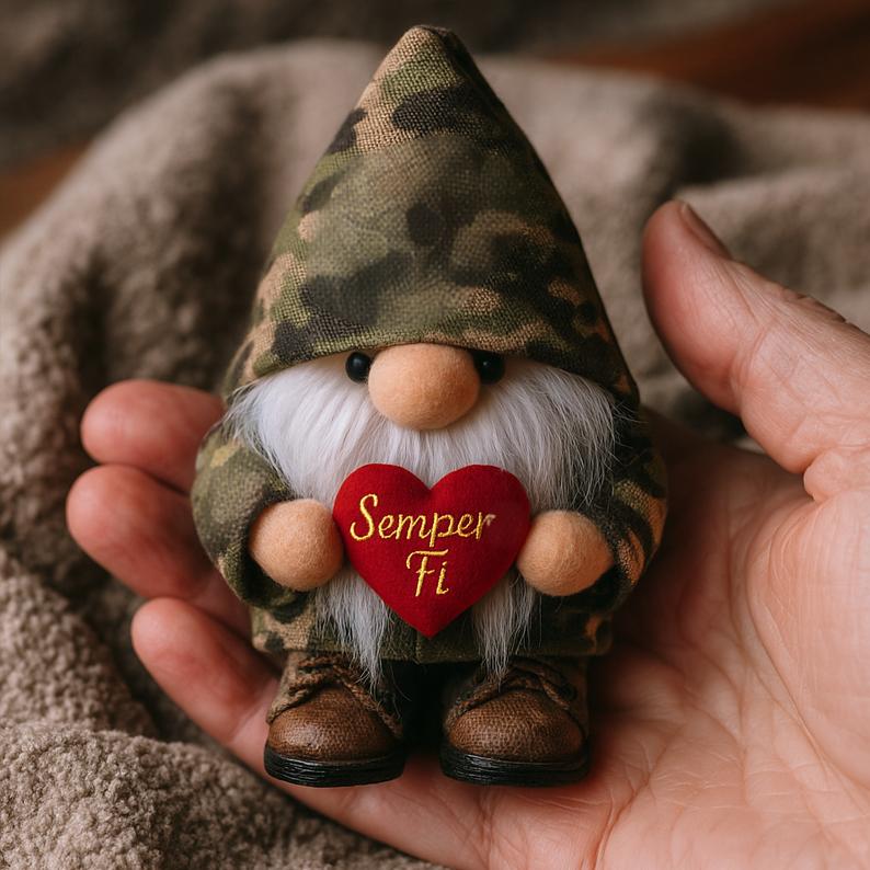 🧙‍♂️💝 Camouflage Love Gnome Ornament – Perfect Holiday & Special Occasion Gift