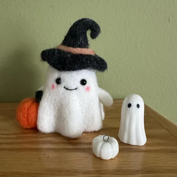 🎁👻 Felted Ghost Witch - Perfect Gift for Halloween & Special Occasions!