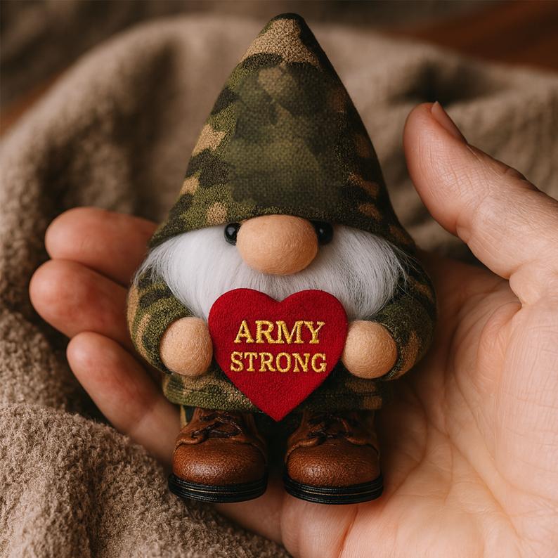 🧙‍♂️💝 Camouflage Love Gnome Ornament – Perfect Holiday & Special Occasion Gift