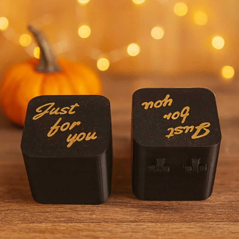 🎁👻 Spooky Surprise Gift Box – Halloween Mystery Treats & Fun Holiday Present for Halloween Lovers – Perfect for Special Occasions!