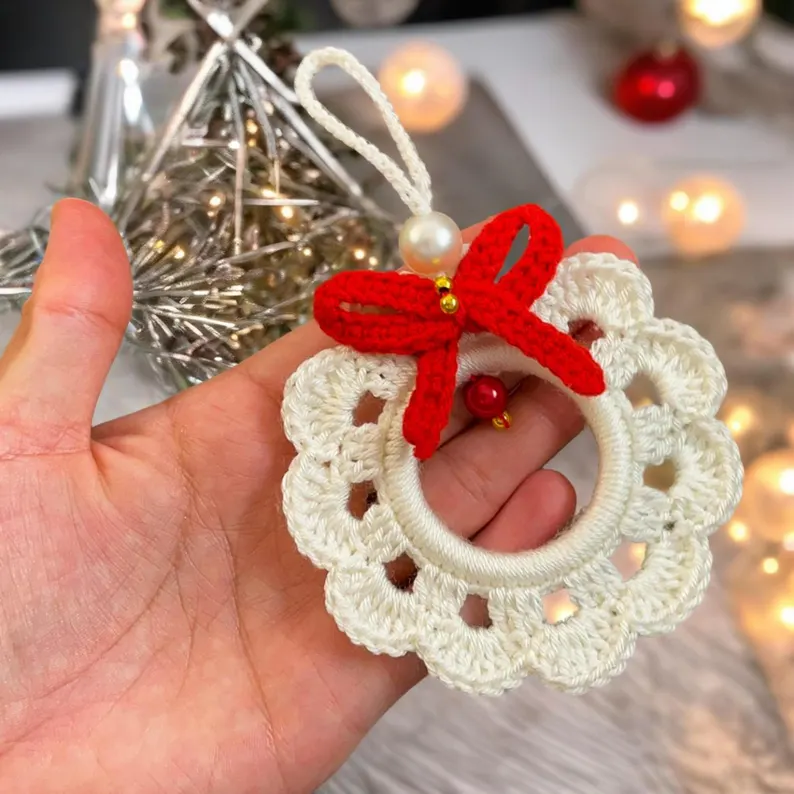 🎁✨ Elegant Handmade Knit Wreath Ornament – Perfect Holiday & Special Occasion Gift