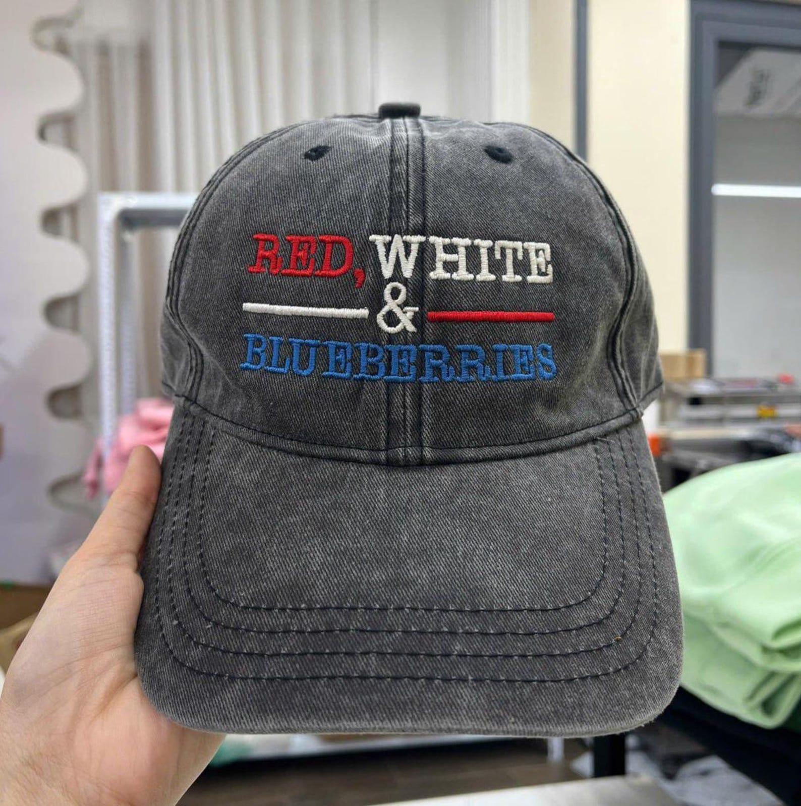 🇺🇸🎁 Embroidered Red White & Blueberries Freedom Hat – Perfect Memorial Gift for Holidays & Special Occasions – Honor Family & Country