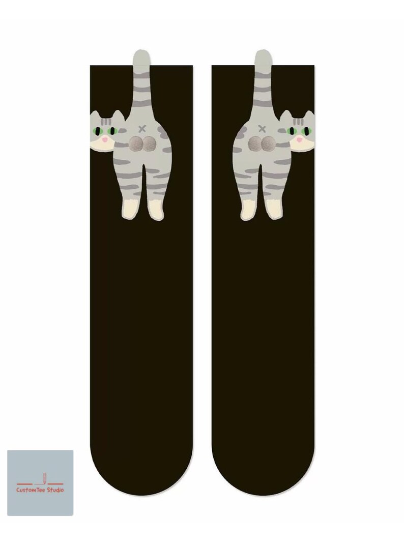 🐱🎁 Adorable Tabby Cat Pom-Pom Gift for Holidays & Special Occasions