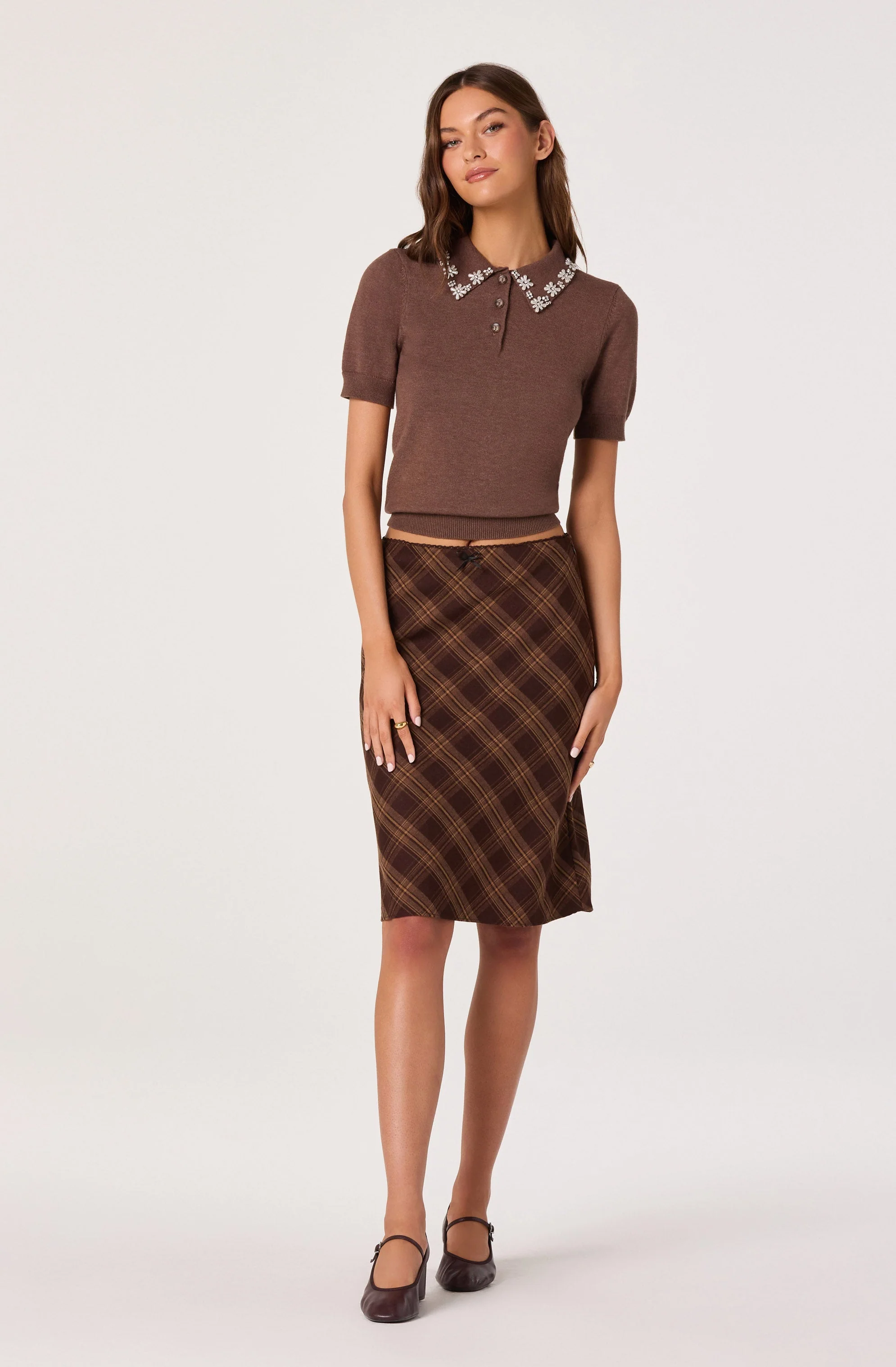 Embellished Collar Short Sleeve Sweater