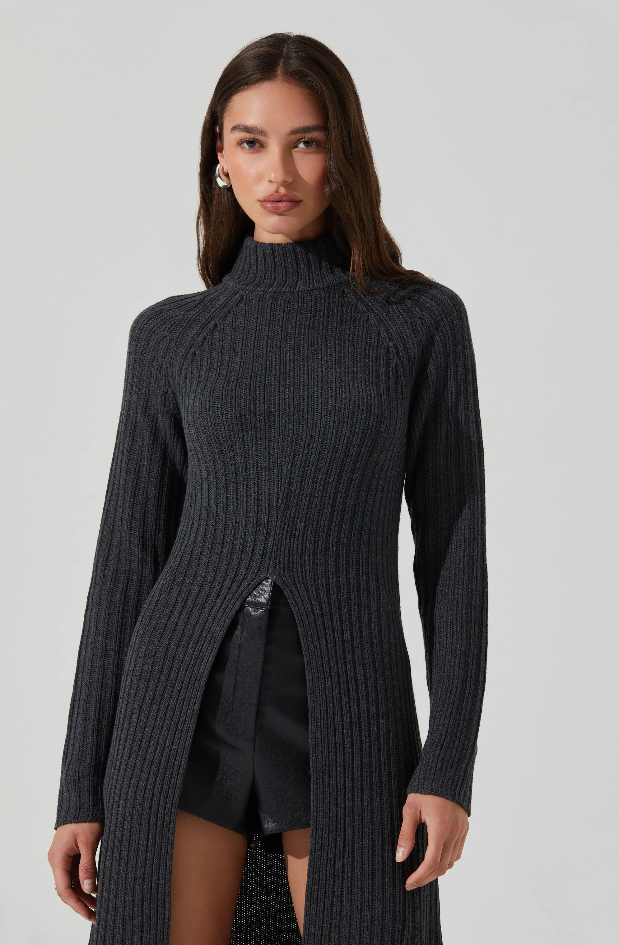 Estilo Mock Neck Slit Sweater
