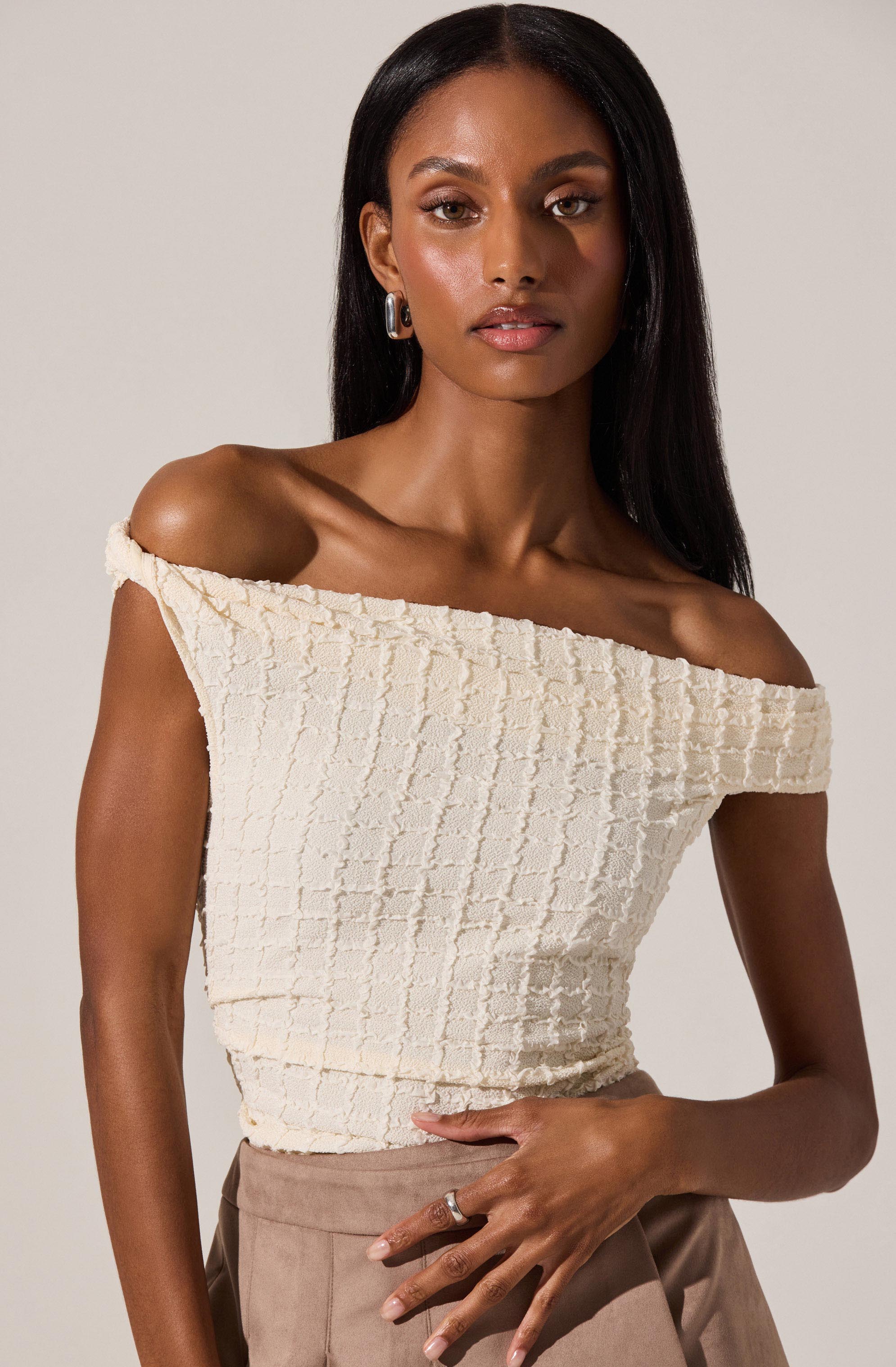 Lindy Textured Off Shoulder Top