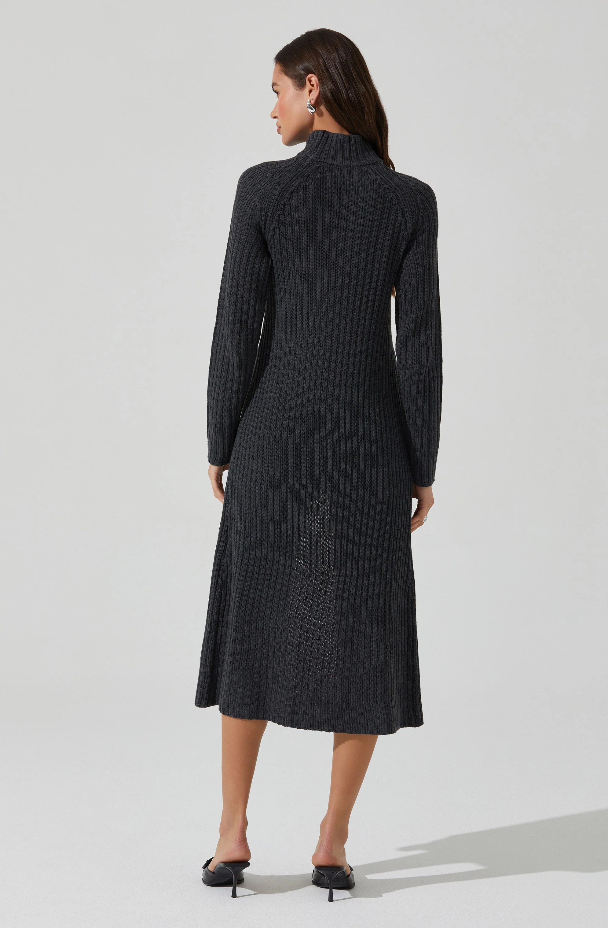 Estilo Mock Neck Slit Sweater